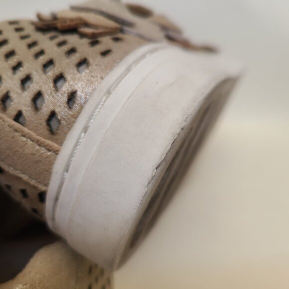 Vince Camuto Brellia Shimmering Tan Sneakers W 9/39 Open Weave Floral Faerie - Picture 10 of 16